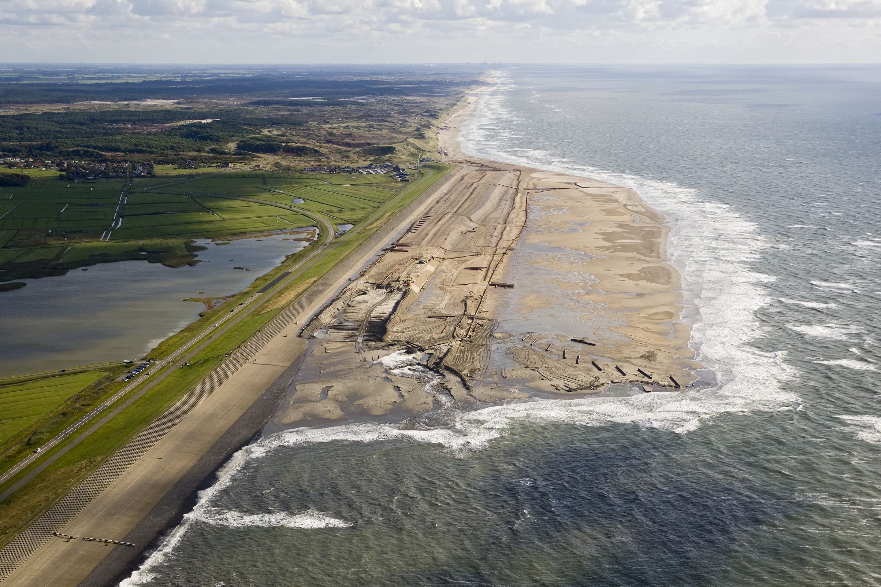 Construction of the Hondsbossche and Pettemer Sea Defense