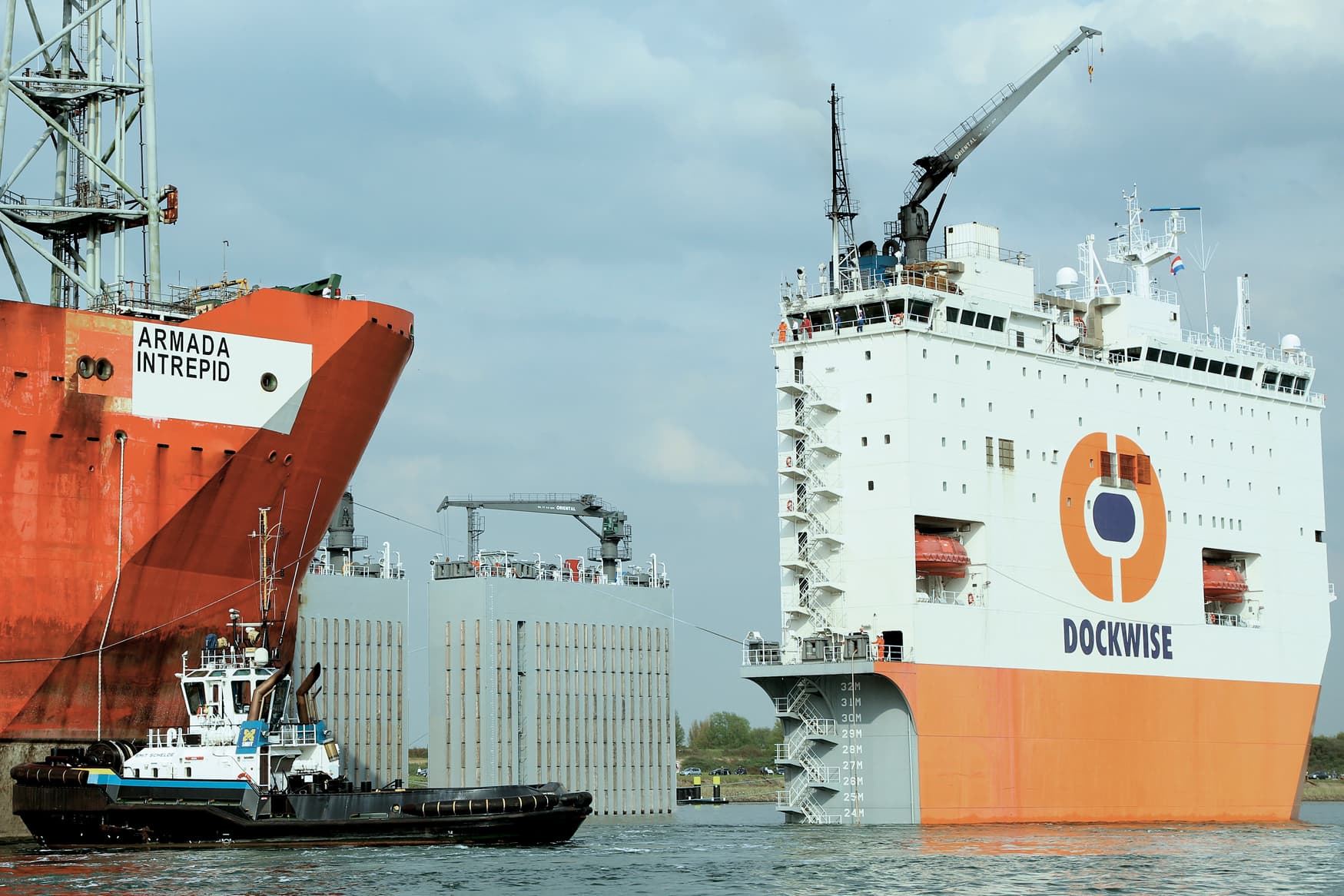 SMIT tugs pulling the FPSO into exactly the right position