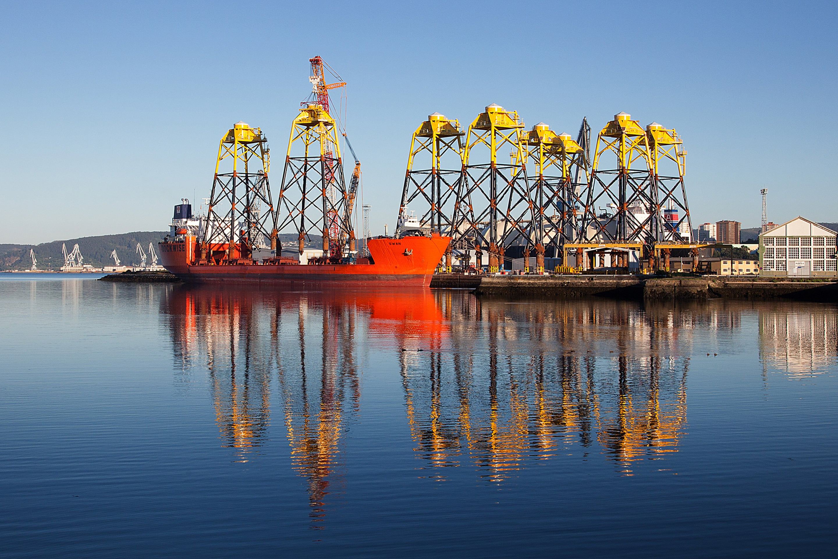 Transport of jackets by Dockwise heavy transport vessel Swan