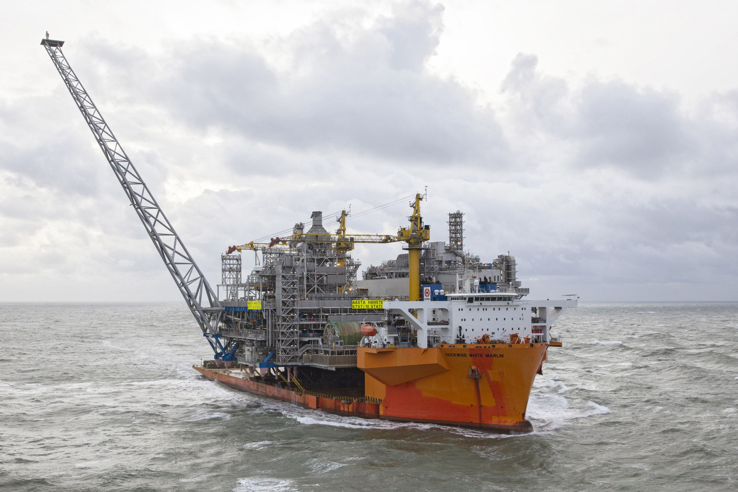 Transport of the Aasta Hansteen platform topside by the White Marlin