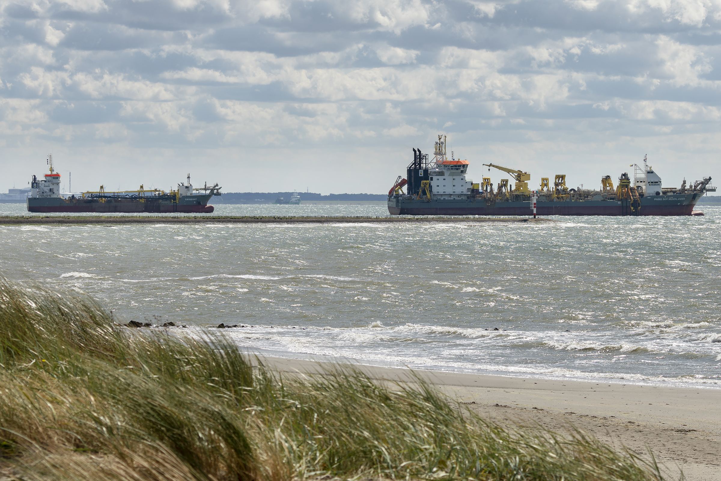 Dredging work carried out by the trailing suction hopper dredgers Prins der Nederlanden and Causeway