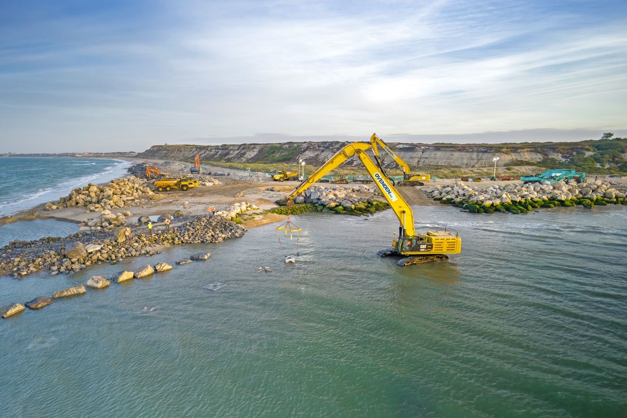 The installation of Moses Reef blocks for Hengistbury Head