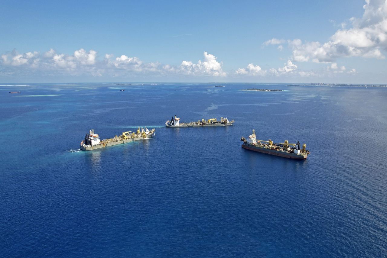 Trailing suction hopper dredgers Prins der Nederlanden, Queen of the Netherlands and Willem van Oranje in the Maldives